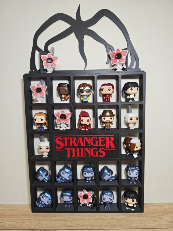 Expositor para Funko Pop con logo de Stranger Things