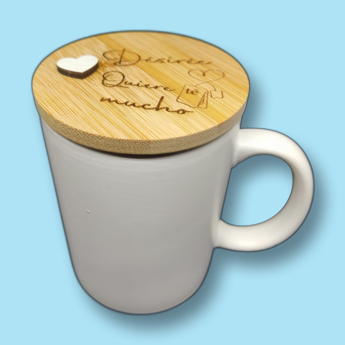 Taza personalizada blanca con tapa de Bambú