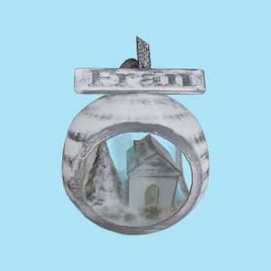 Bola de Navidad con árbol y casita