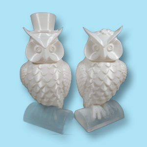 Pareja de búhos de la suerte blancos